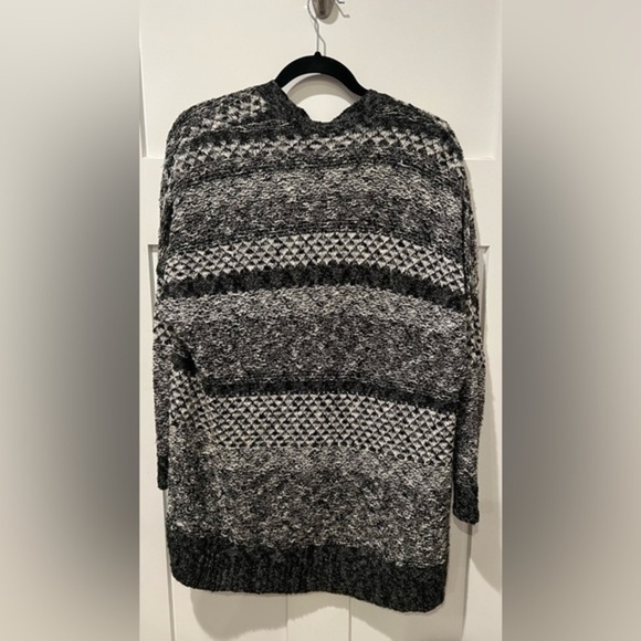 Abercrombie and Fitch cardigan - Picture 2 of 3